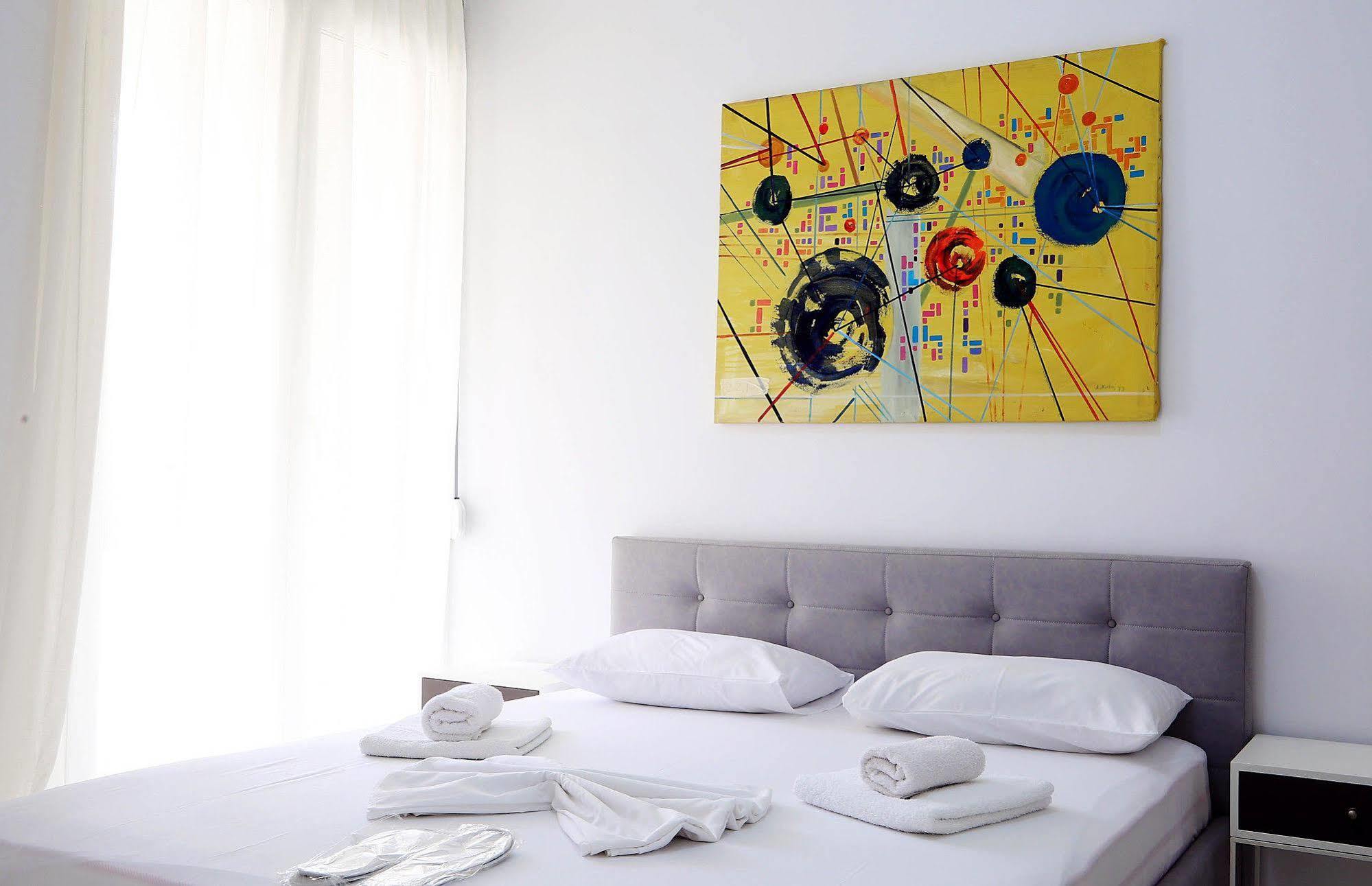 Bougainville Bay Apartments Sarandë Esterno foto